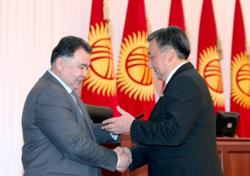 28 октября 2015 года: Фоторепортаж с открытия первой сессии VI созыва Жогорку Кенеша