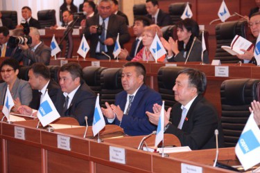 28 октября 2015 года: Фоторепортаж с открытия первой сессии VI созыва Жогорку Кенеша