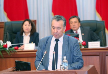 15 октября 2015 года: Фоторепортаж с закрытия последней сессии V созыва Жогорку Кенеша 