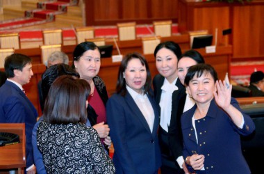 15 октября 2015 года: Фоторепортаж с закрытия последней сессии V созыва Жогорку Кенеша 