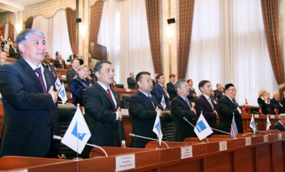 15 октября 2015 года: Фоторепортаж с закрытия последней сессии V созыва Жогорку Кенеша 