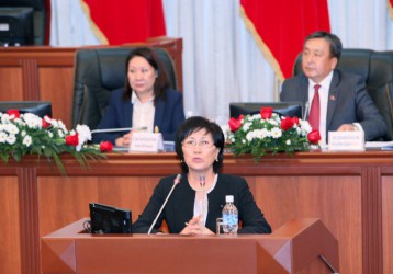 15 октября 2015 года: Фоторепортаж с закрытия последней сессии V созыва Жогорку Кенеша 