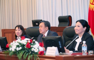 15 октября 2015 года: Фоторепортаж с закрытия последней сессии V созыва Жогорку Кенеша 