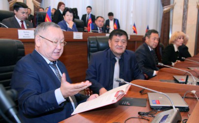 15 октября 2015 года: Фоторепортаж с закрытия последней сессии V созыва Жогорку Кенеша 