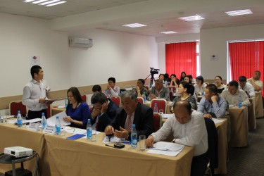 24.04.2015 - Круглый стол «Политические партии и  выборный процесс: нововведения в выборное законодательство КР»