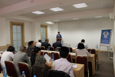 24.04.2015 - Круглый стол «Политические партии и  выборный процесс: нововведения в выборное законодательство КР»