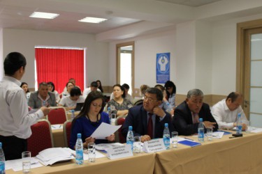 24.04.2015 - Круглый стол «Политические партии и  выборный процесс: нововведения в выборное законодательство КР»