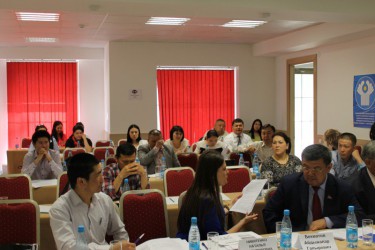 24.04.2015 - Круглый стол «Политические партии и  выборный процесс: нововведения в выборное законодательство КР»