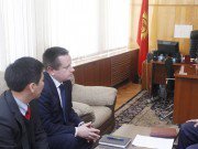 Председатель профильного Комитета Мирлан Бакиров встретился с директором Национального демократического института (НДИ) Аланом Лэингом Председатель профильного Комитета Мирлан Бакиров встретился с директором Национального демократического института (НДИ) Аланом Лэингом