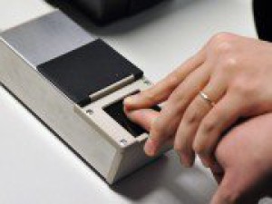 Гражданские активисты предлагают внедрить в Жогорку Кенеше голосование по отпечаткам пальцев