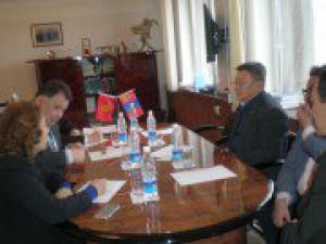 Состоялась встреча Председателя Центральной комиссии по выборам и проведению референдумов Кыргызской Республики Туйгуналы Абдраимова с представителями Монгольской делегации