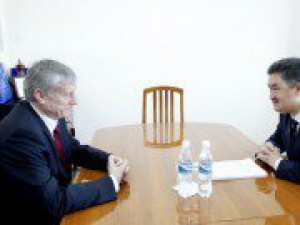 Председатель Комитета по международным делам, обороны и безопасности ЖК КР А. Баатырбеков встретился с Генеральным Секретарем ОДКБ Н. Бордюжей