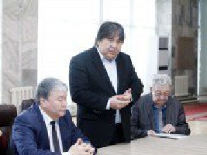 Спикер парламента Республики Саха (Якутия) А.Жирков: «Ведутся переговоры о проведении в Якутии в 2017 году дней литературы и культуры Кыргызстана»