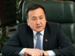 Торага Жогорку Кенеша Асылбек Жээнбеков  поздравил всех кыргызстанцев с Днем национального флага.