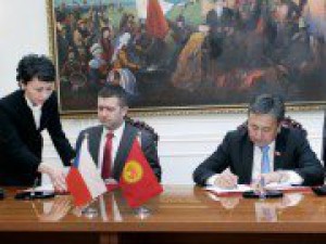 Спикер Жогорку Кенеша А.Жээнбеков и председатель Палаты депутатов парламента Чехии подписали совместное заявление