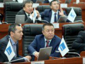 Фракция СДПК выдвигает кандидатуру Ч.Турсунбекова на пост спикера