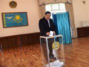 В Кыргызстане голосуют казахстанские граждане 