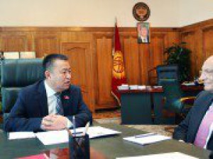 Торага Жогорку Кенеша Чыныбай Турсунбеков принял главу Представительства Организации Ага Хана по Развитию в Кыргызской Республики Шамш Кассим-Лакху