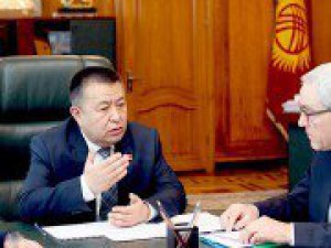 Торага Жогорку Кенеша Чыныбай Турсунбеков принял Посла Швейцарии в Кыргызстане Рене Холенштайна и Постоянного координатора системы ООН в Кыргызстане Александра Аванесова