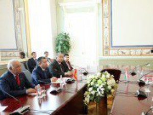 Торага Жогорку Кенеша Ч.Турсунбеков встретился с председателем Маджлиси намояндагон Маджлиси Оли Республики Таджикистан Ш. Зухуровым