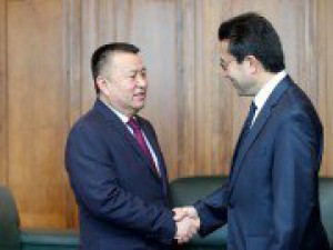 Торага Жогорку Кенеша КР Ч.Турсунбеков принял Чрезвычайного и Полномочного Посла Турции в Кыргызстане М.Кылыча