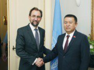 Торага Жогорку Кенеша КР Ч. Турсунбеков встретился с Верховным комиссаром ООН по правам человека Зейдом Раад Аль Хусейном