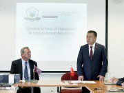 Торага Жогорку Кенеша Чыныбай Турсунбеков встретился с Президентом Женевской школы дипломатии Колумом де Сейлси Мерфи