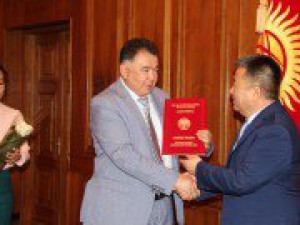 Члены ЦИК получили почетные грамоты Жогорку Кенеша и ЦИК КР