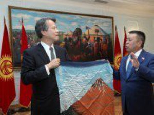 Торага Жогорку Кенеша Ч.Турсунбеков принял японскую делегацию во главе с Вице-министром земли, инфраструктуры, транспорта и туризма Японии Х.Ханаока