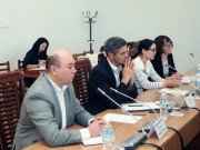 Заместитель Торага Жогорку Кенеша А. Омурбекова встретилась с руководителем Программы DFID по содействию ЖК КР Д. Лилли