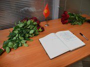 Делегация Секретариата Совета МПА СНГ почтила память погибших граждан Кыргызской Республики