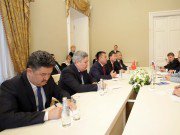 Валентина Матвиенко вручила Чыныбаю Турсунбекову почетный знак Совета Федерации Валентина Матвиенко вручила Чыныбаю Турсунбекову почетный знак Совета Федерации