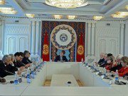 Президент Кыргызской Республики Алмазбек Атамбаев встретился с главами миссий международных наблюдателей за президентскими выборами Президент Кыргызской Республики Алмазбек Атамбаев встретился с главами миссий международных наблюдателей за президентскими выборами