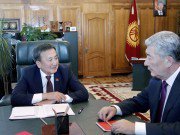 Торага Жогорку Кенеша КР А. Жээнбеков принял Чрезвычайного и Полномочного Посла РК в Кыргызстане А. Бозжигитова