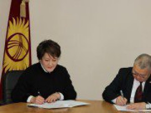 Подписан Меморандум о взаимодействии между ЦИК КР и Акыйкатчы КР