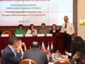 В Бишкеке проходит региональный форум парламентариев «Мониторинг и оценка для усиления эффективности деятельности парламента»