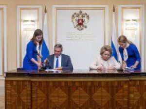 Председатель Совета МПА СНГ Валентина Матвиенко приняла участие в церемонии гашения марки в честь Международного дня парламентаризма