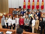 В Жогорку Кенеше прошел Молодежный форум «Единение! Просвещение! Созидание!»