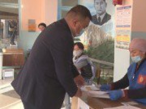 В Кыргызстане идут выборы в 16 местных кенешей. Открылись 84 избирательных участка