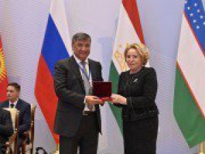 Депутаты Жогорку Кенеша Искендер Матраимов и Талайбек Масабиров награждены медалями МПА СНГ