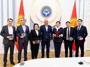 Торага Нурланбек Шакиев вручил награды МПА СНГ депутатам Жогорку Кенеша Торага Нурланбек Шакиев вручил награды МПА СНГ депутатам Жогорку Кенеша