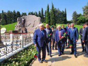 Участники конференции, посвященной Гейдару Алиеву, почтили память общенационального лидера