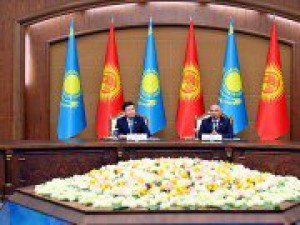 В г. Бишкек сегодня, 31 октября проходит второе заседание Межпарламентского Совета по сотрудничеству между Жогорку Кенешем Кыргызской Республики и Парламентом Республики Казахстан.  Открывая работу данного заседания, с приветственным словом выступили Тора
