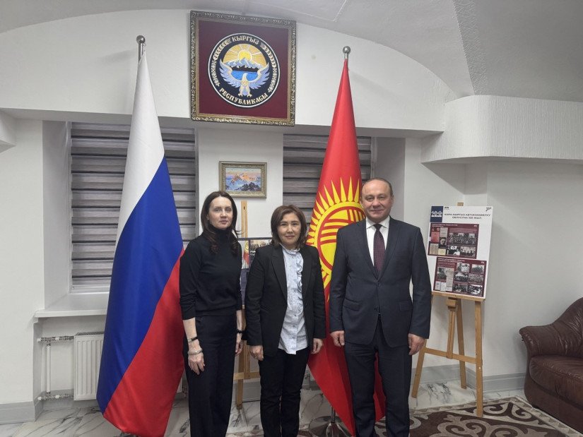 Наблюдатели от МПА СНГ провели встречу с Генеральным консулом Кыргызстана в Санкт-Петербурге Наблюдатели от МПА СНГ провели встречу с Генеральным консулом Кыргызстана в Санкт-Петербурге