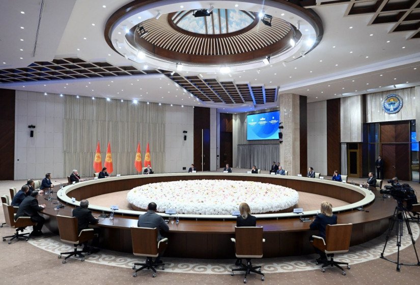 Садыр Жапаров обсудил итоги мониторинга выборов с руководителями международных наблюдательных миссий