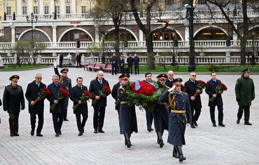 Торага Жогорку Кенеша Марлен Маматалиев почтил память погибших в Великой Отечественной войне в  г. Москва