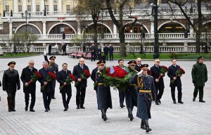 Торага Жогорку Кенеша Марлен Маматалиев почтил память погибших в Великой Отечественной войне в  г. Москва