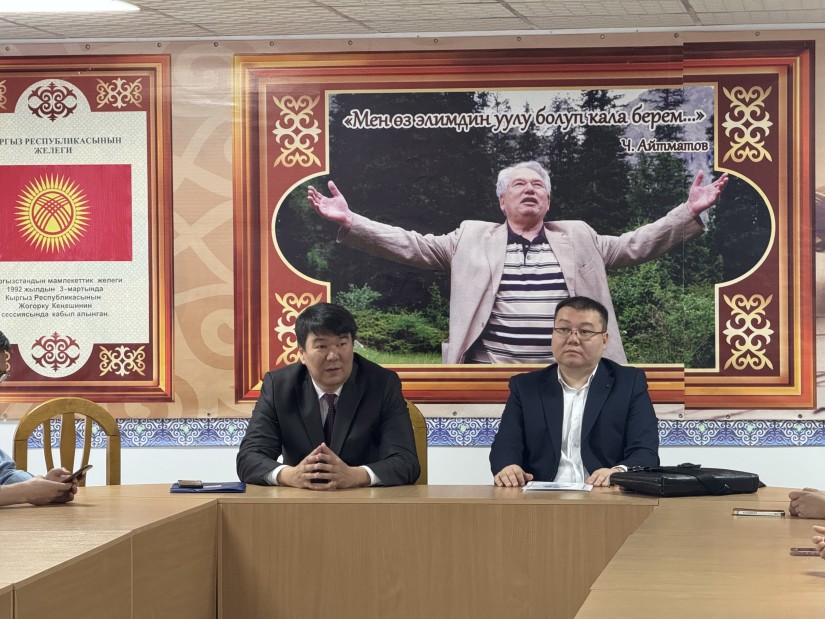     Семинар о развитии парламентаризма в Кыргызстане прошёл в БГУ